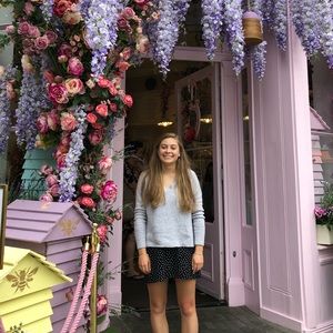 Meet your Posher, Izzy